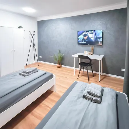 Alfa 4 4br Tv Wifi Wm Nahe Wasen & Daimler L 7beds I 8 People I Kitchen L Bathroom L Eigene Kueche Und Bad As125a2 شقة