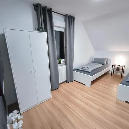 Alfa 4 4br Tv Wifi Wm Nahe Wasen & Daimler L 7beds I 8 People I Kitchen L Bathroom L Eigene Kueche Und Bad Apartament Stuttgart