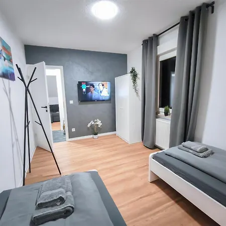 Alfa 4 4br Tv Wifi Wm Nahe Wasen & Daimler L 7beds I 8 People I Kitchen L Bathroom L Eigene Kueche Und Bad Apartament Stuttgart
