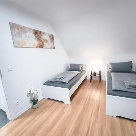 Alfa 4 4br Tv Wifi Wm Nahe Wasen & Daimler L 7beds I 8 People I Kitchen L Bathroom L Eigene Kueche Und Bad Apartament