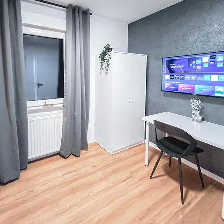 Alfa 4 4br Tv Wifi Wm Nahe Wasen & Daimler L 7beds I 8 People I Kitchen L Bathroom L Eigene Kueche Und Bad *