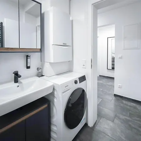 Alfa 4 4br Tv Wifi Wm Nahe Wasen & Daimler L 7beds I 8 People I Kitchen L Bathroom L Eigene Kueche Und Bad Apartament