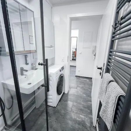 Apartament Alfa 4 4br Tv Wifi Wm Nahe Wasen & Daimler L 7beds I 8 People I Kitchen L Bathroom L Eigene Kueche Und Bad