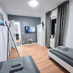Alfa 4 4br Tv Wifi Wm Nahe Wasen & Daimler L 7beds I 8 People I Kitchen L Bathroom L Eigene Kueche Und Bad As125a2 Appartamento Stoccarda