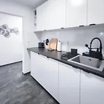 Alfa 4 4br Tv Wifi Wm Nahe Wasen & Daimler L 7beds I 8 People I Kitchen L Bathroom L Eigene Kueche Und Bad As125a2 Stoccarda